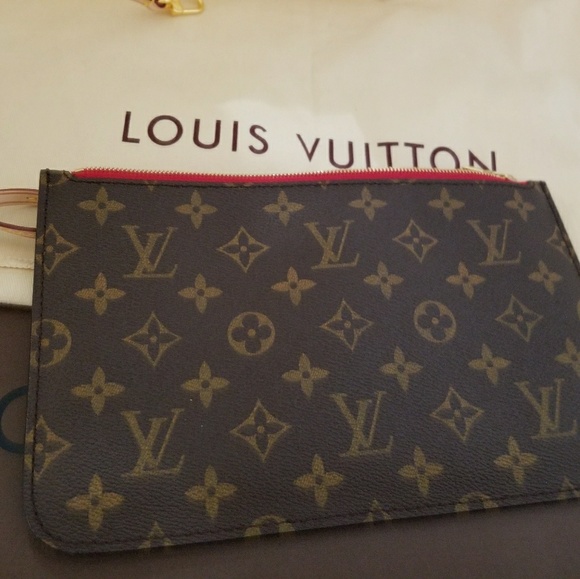 NEW LOUIS VUITTON NEVER FULL MONOGRAM POUCH - Picture 3 of 3
